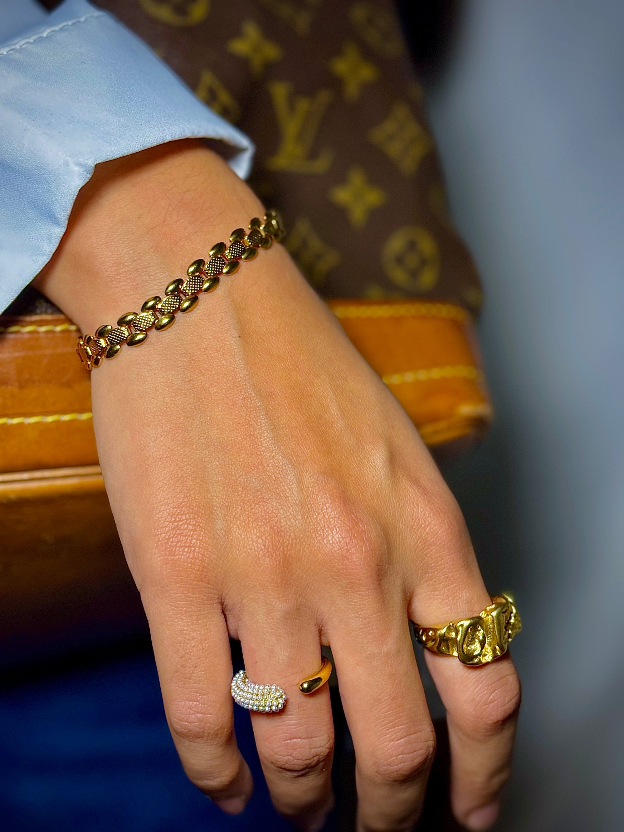 Guldring med pärlor - Lais