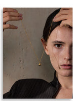 Guld och silver halsband | Design av en stilren droppe | Signe - Lais