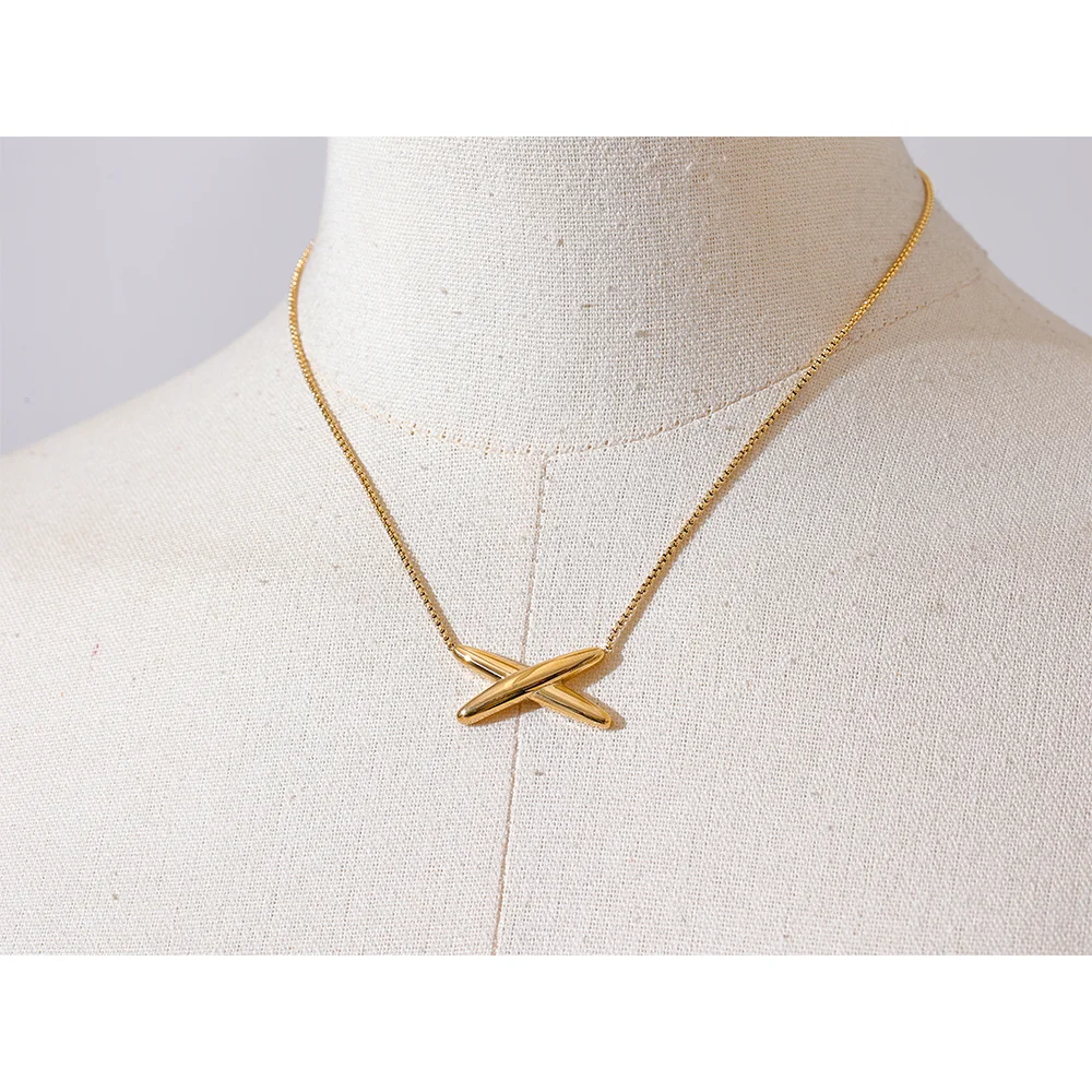 Enkelt och stilrent x format guld halsband för sommaren och vardag och fest tillfällen | För damer