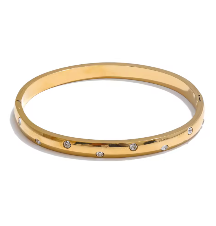 Justerbart guld armband med ädelstenar tillverkat för kvinnor.